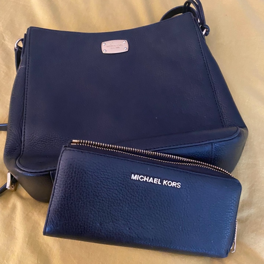 Michael Kors Black Shoulder Bag with Classic Design